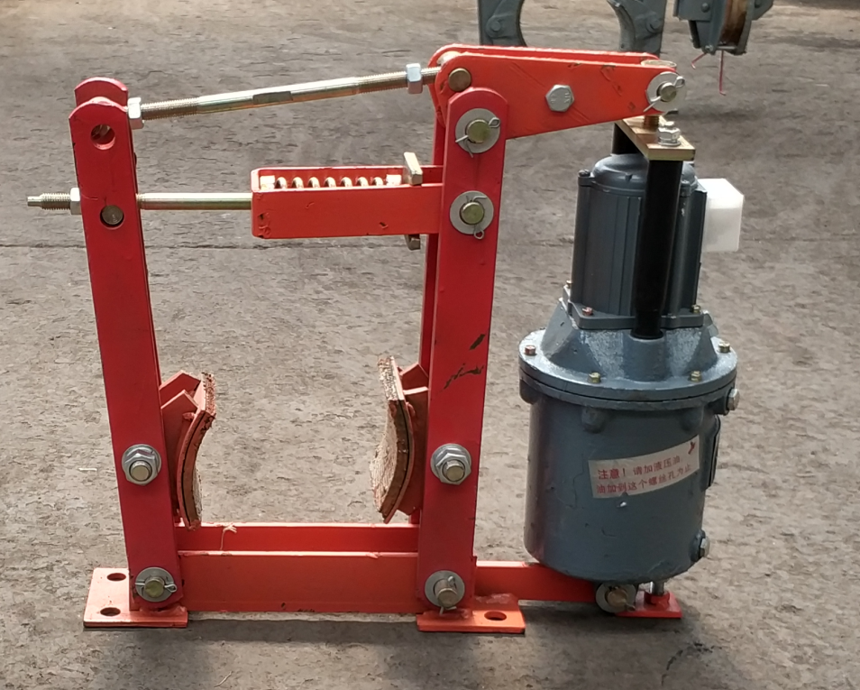 卷扬机稳不稳？看它的“安全锁”：起重作业的最后一道防线